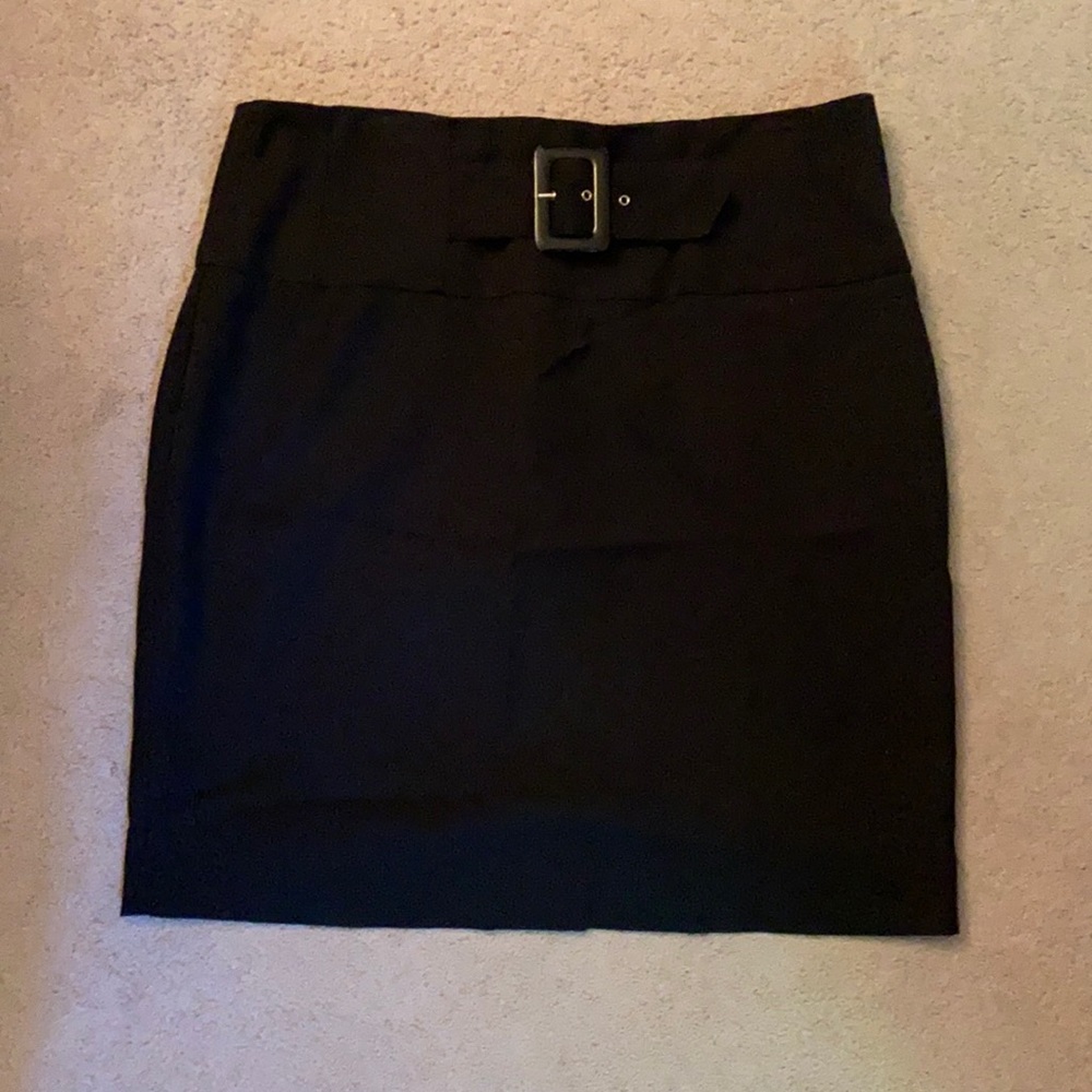 Black basic pencil skirt with built-in belt detail
